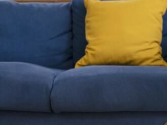 在對(duì)家具進(jìn)行清潔的時(shí)候，要注意什么呢？