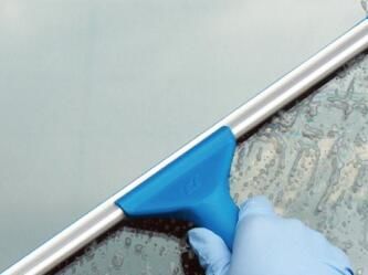 高空進(jìn)行玻璃清潔作業(yè)的時(shí)候，要注意什么呢？