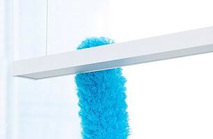 全屋干清潔 —— 清除浮塵，避免濕擦成泥